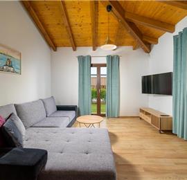 4 bedroom villa bedroom with pool, Svetvinčenat, Istria, sleeps 8